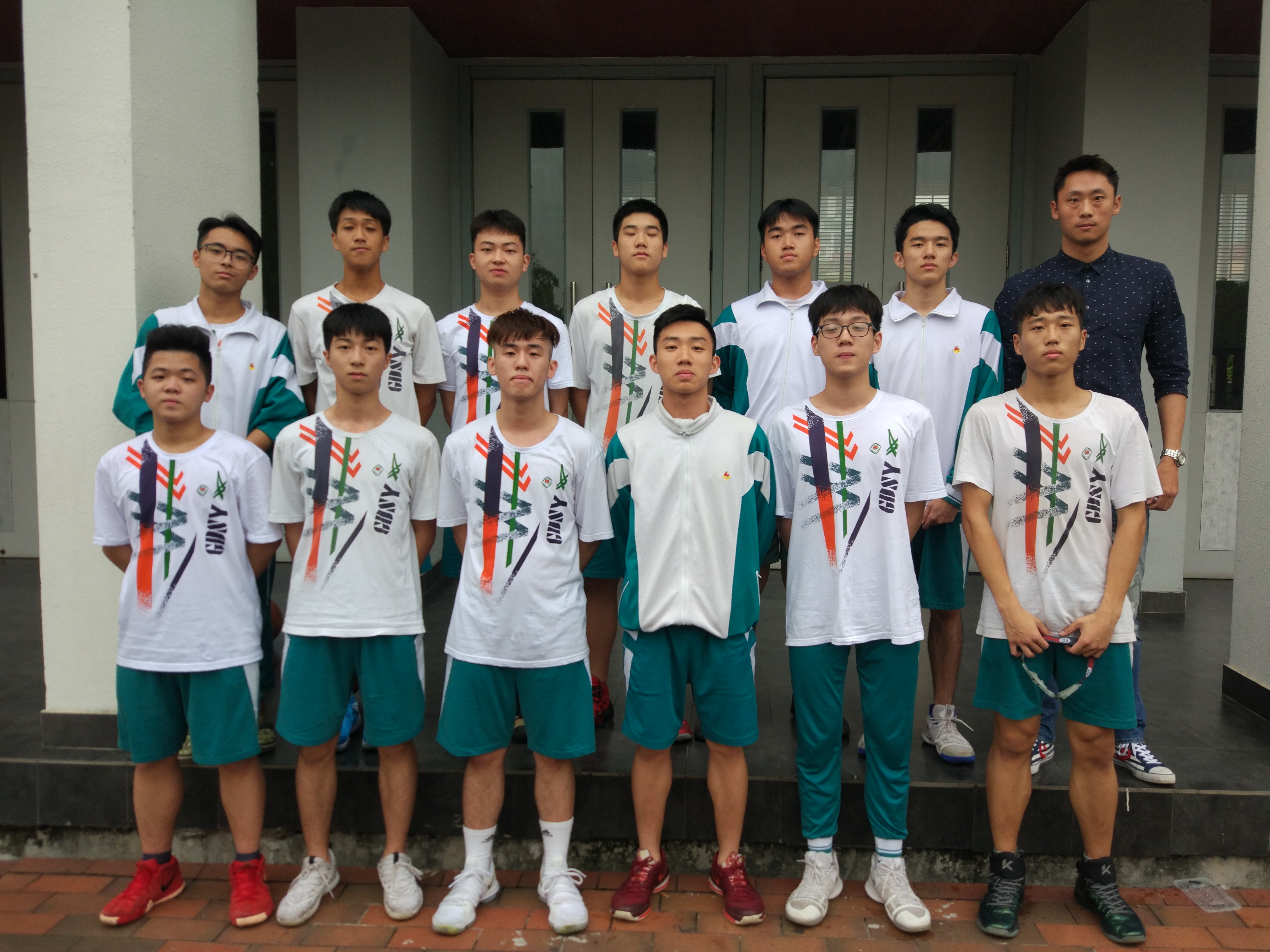 郑裕彤中学:郑中男篮,无惧困难